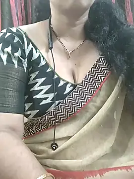 Snapshot of bhuvana555 chatting on 11.11.25 bhuvana555 online show from 11.11.25