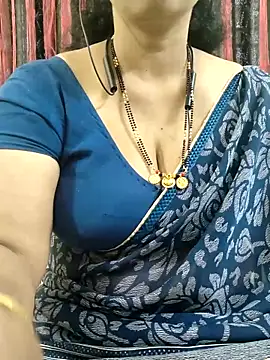 Snapshot of bhuvana555 chatting on 12.20.25 bhuvana555 online show from 12.20.25