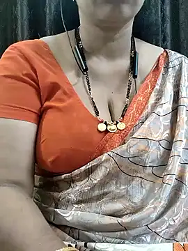 Snapshot of bhuvana555 chatting on 12.21.25 bhuvana555 online show from 12.21.25