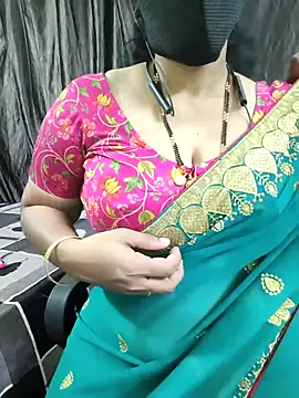 Snapshot of bhuvana555 chatting on 02.18.26 bhuvana555 online show from 02.18.26