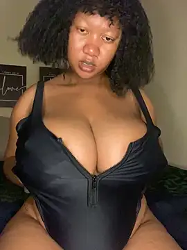 Snapshot of MayaPassion chatting on 02.19.25 MayaPassion online show from 02.19.25