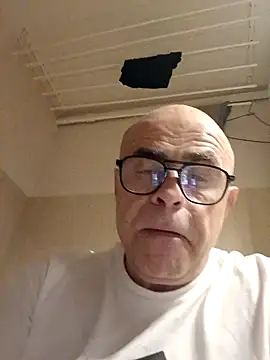 Snapshot of anakondix chatting on 12.17.24 anakondix online show from 12.17.24
