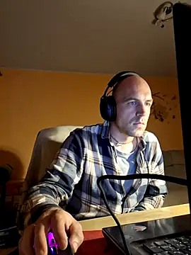 Snapshot of Kulokas chatting on 09.15.25 Kulokas online show from 09.15.25