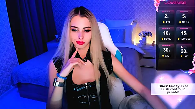 Snapshot of Emilia_Klar chatting on 12.10.24 Emilia Klar online show from 12.10.24