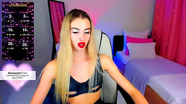 Snapshot of Emilia_Klar chatting on 01.25.25 Emilia Klar online show from 01.25.25