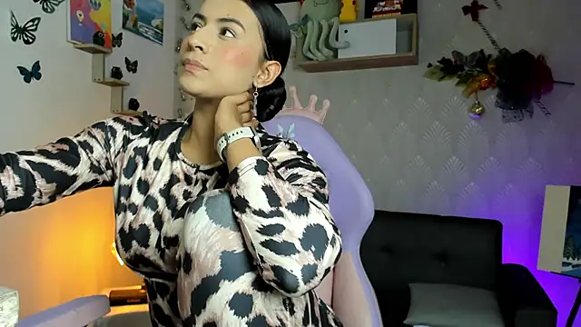 Alaia Love77 online show from 12.15.25