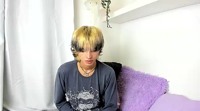 Snapshot of santy-kitty chatting on 12.04.24 santy-kitty online show from 12.04.24