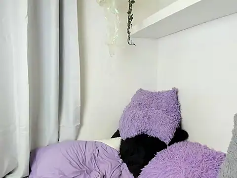 Snapshot of santy-kitty chatting on 12.14.24 santy-kitty online show from 12.14.24