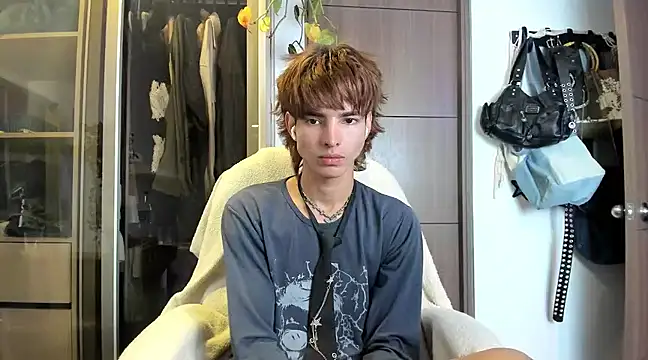 Snapshot of santy-kitty chatting on 01.25.25 santy-kitty online show from 01.25.25