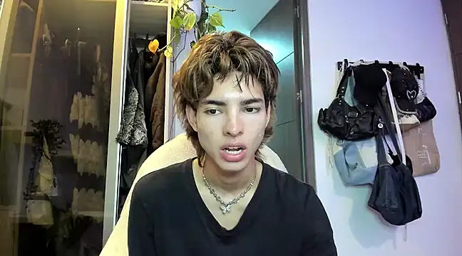 Snapshot of santy-kitty chatting on 01.26.25 santy-kitty online show from 01.26.25