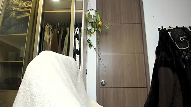 Snapshot of santy-kitty chatting on 03.02.25 santy-kitty online show from 03.02.25