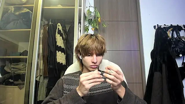 Snapshot of santy-kitty chatting on 03.04.25 santy-kitty online show from 03.04.25