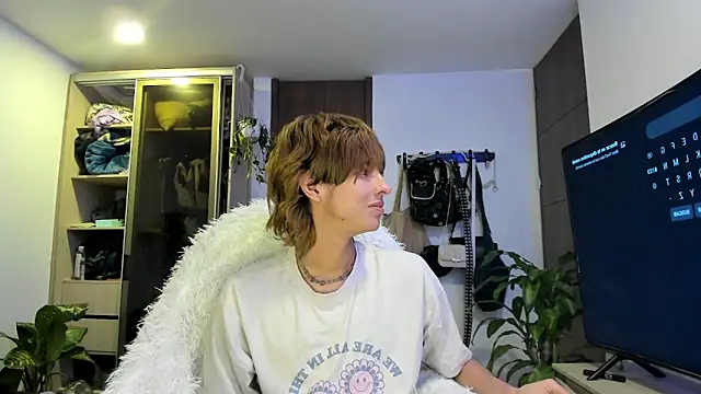 Snapshot of santy-kitty chatting on 03.14.25 santy-kitty online show from 03.14.25