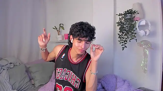 Snapshot of santy-kitty chatting on 02.14.26 santy-kitty online show from 02.14.26