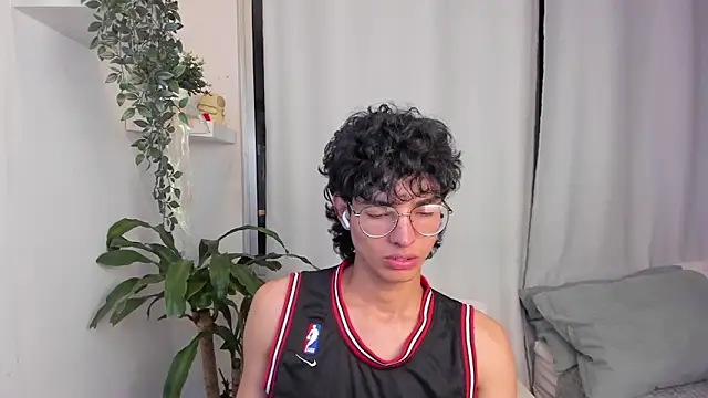 Snapshot of santy-kitty chatting on 02.19.26 santy-kitty online show from 02.19.26