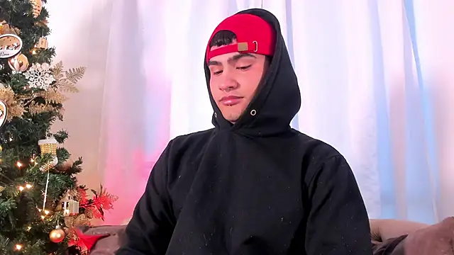 Snapshot of MatheoVelez chatting on 12.10.24 MatheoVelez online show from 12.10.24