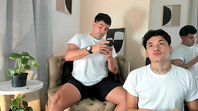 Snapshot of MatheoVelez chatting on 01.24.25 MatheoVelez online show from 01.24.25