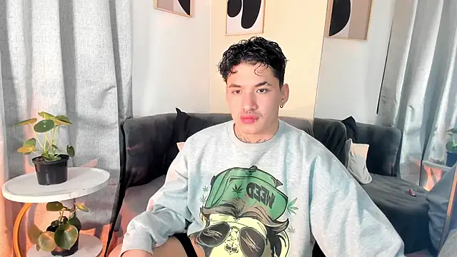 Snapshot of MatheoVelez chatting on 01.27.25 MatheoVelez online show from 01.27.25