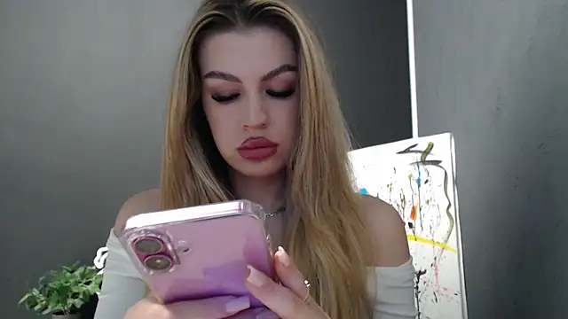 Snapshot of Your_Jessy chatting on 10.05.25 Your Jessy online show from 10.05.25