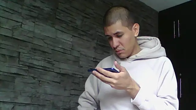 Snapshot of Sexylatin64 chatting on 06.10.26 Sexylatin64 online show from 06.10.26