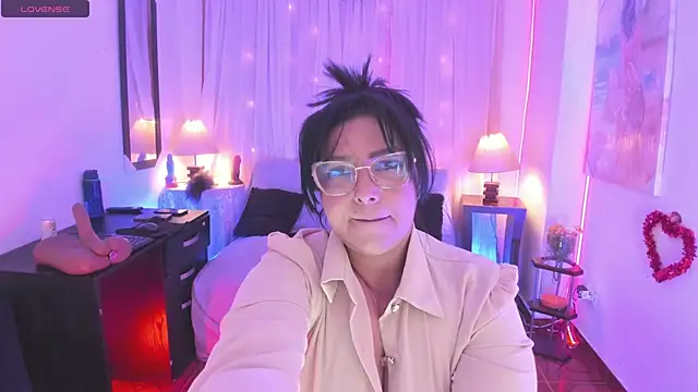 Snapshot of Venus_R0se chatting on 05.10.26 Venus R0se online show from 05.10.26