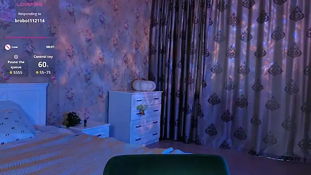 Snapshot of Nora_Failure chatting on 09.19.25 Nora Failure online show from 09.19.25