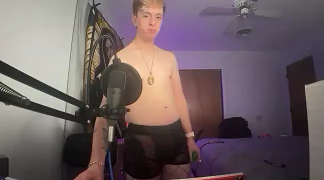 Snapshot of twentywithafelonyy chatting on 12.14.24 twentywithafelonyy online show from 12.14.24