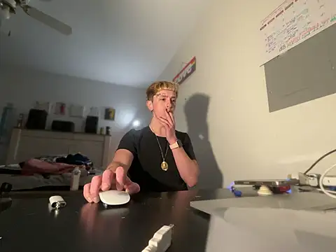 Snapshot of twentywithafelonyy chatting on 01.23.25 twentywithafelonyy online show from 01.23.25