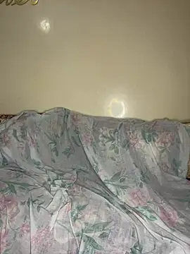 Snapshot of Layla-daloua chatting on 12.10.24 Layla-daloua online show from 12.10.24