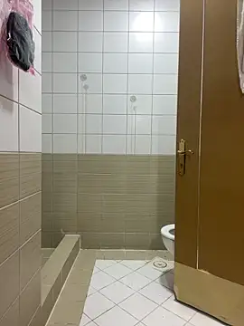 Snapshot of Layla-daloua chatting on 12.14.25 Layla-daloua online show from 12.14.25