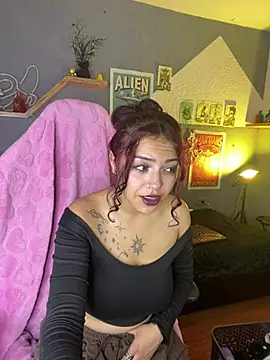 Snapshot of Liittleluaa_ chatting on 02.12.25 Liittleluaa online show from 02.12.25