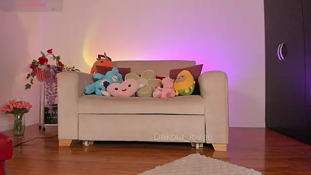 DAKOTA LOVEE online show from 09.12.25