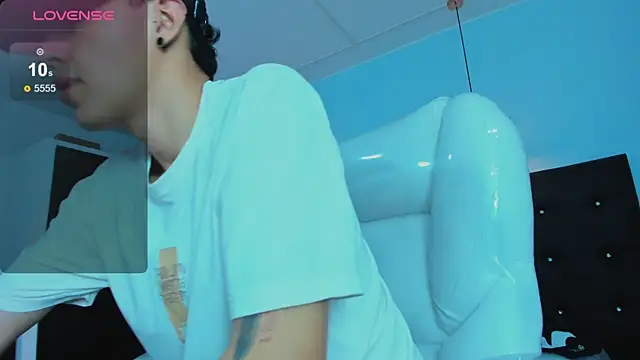 Lobo 17  online show from 11.06.25