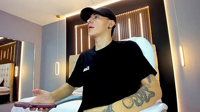 Lobo 17  online show from 02.11.26