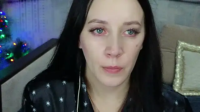 Snapshot of MonikaSweetXXX chatting on 12.27.24 MonikaSweetXXX online show from 12.27.24