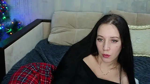 Snapshot of MonikaSweetXXX chatting on 12.27.24 MonikaSweetXXX online show from 12.27.24