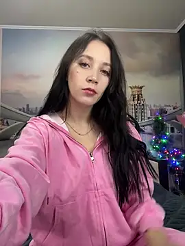 Snapshot of MonikaSweetXXX chatting on 12.28.24 MonikaSweetXXX online show from 12.28.24
