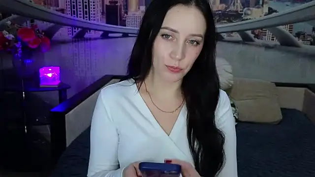 Snapshot of MonikaSweetXXX chatting on 03.18.25 MonikaSweetXXX online show from 03.18.25