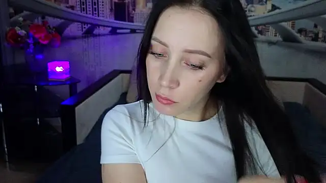 Snapshot of MonikaSweetXXX chatting on 03.18.25 MonikaSweetXXX online show from 03.18.25