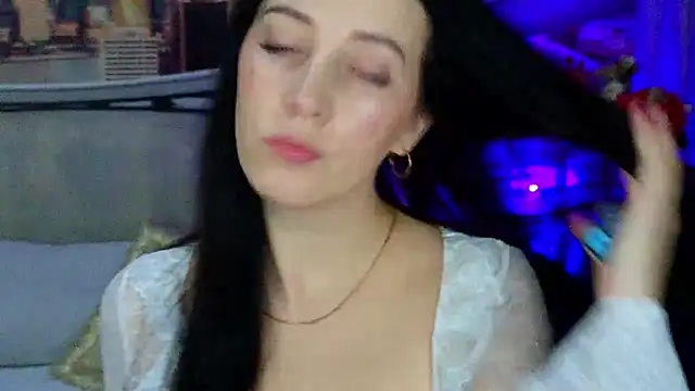 Snapshot of MonikaSweetXXX chatting on 10.20.25 MonikaSweetXXX online show from 10.20.25