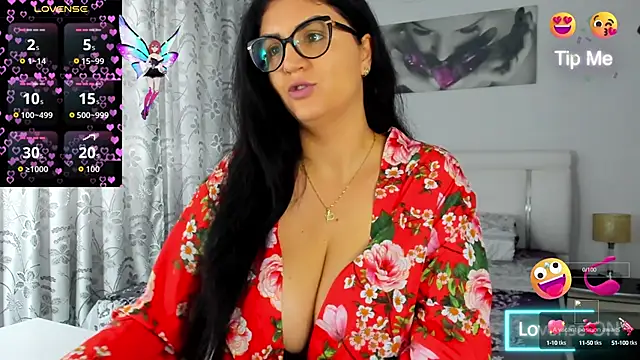 Snapshot of MyaBigBoobs chatting on 10.15.25 MyaBigBoobs online show from 10.15.25