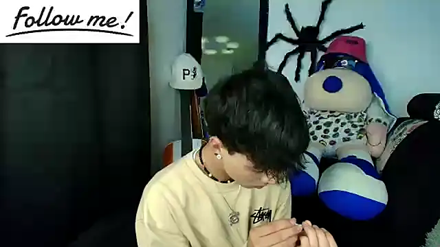 Snapshot of twink_sebas_ chatting on 12.10.24 twink sebas online show from 12.10.24