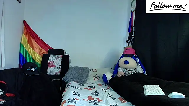 Snapshot of twink_sebas_ chatting on 12.14.24 twink sebas online show from 12.14.24