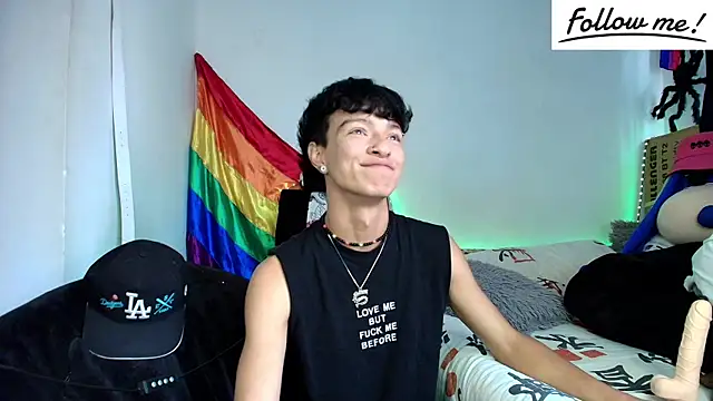 Snapshot of twink_sebas_ chatting on 12.14.24 twink sebas online show from 12.14.24