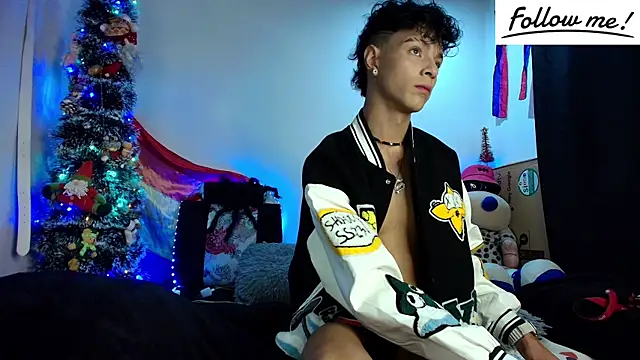 Snapshot of twink_sebas_ chatting on 12.17.24 twink sebas online show from 12.17.24