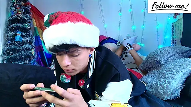 Snapshot of twink_sebas_ chatting on 12.24.24 twink sebas online show from 12.24.24