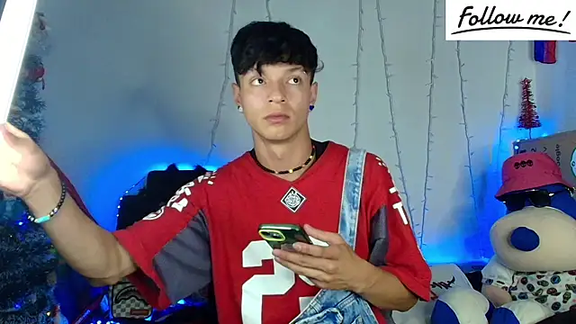 Snapshot of twink_sebas_ chatting on 12.25.24 twink sebas online show from 12.25.24