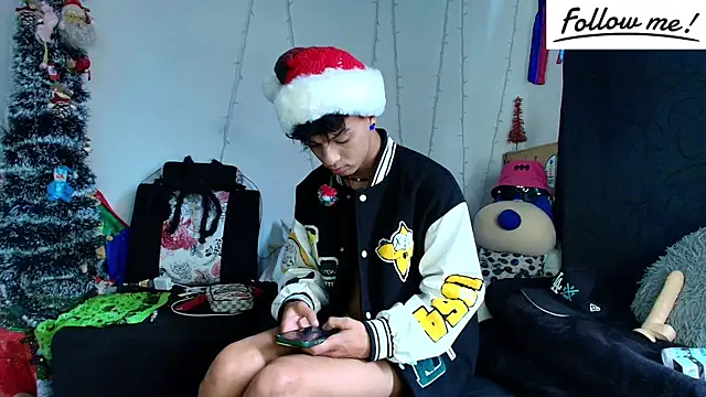 Snapshot of twink_sebas_ chatting on 12.25.24 twink sebas online show from 12.25.24
