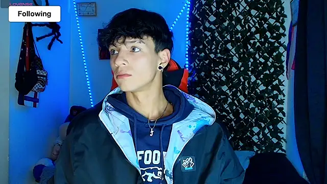 Snapshot of twink_sebas_ chatting on 02.19.25 twink sebas online show from 02.19.25