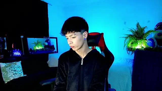 Snapshot of twink_sebas_ chatting on 10.07.25 twink sebas online show from 10.07.25